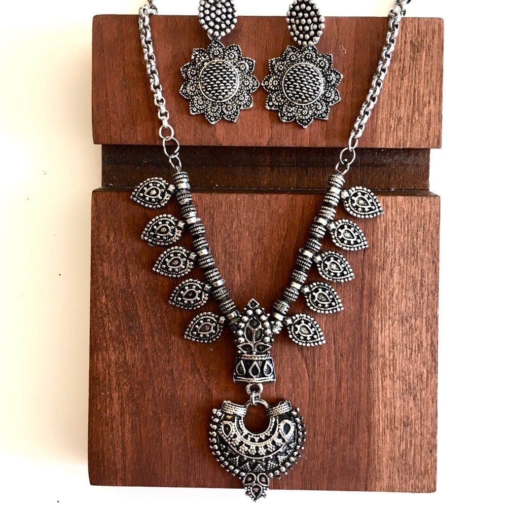 Vintage silver necklace and earrings